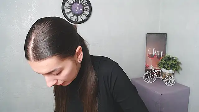 KarolinaRosse  online show from 02/13/25, 06:52