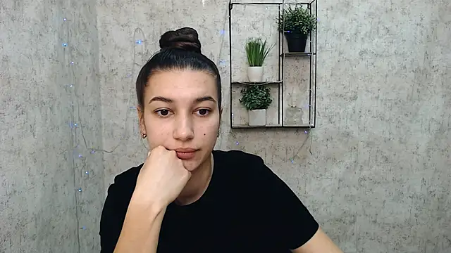 KarolinaRosse  online show from 02/15/25, 06:44