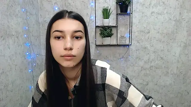 KarolinaRosse  online show from 02/17/25, 06:42