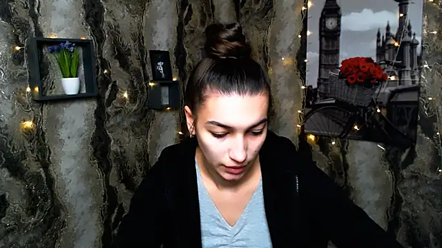 KarolinaRosse  online show from 02/18/25, 10:49