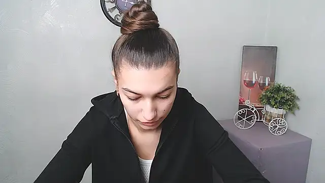 KarolinaRosse  online show from 02/19/25, 07:06