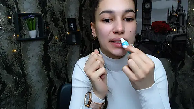 KarolinaRosse  online show from 02/21/25, 06:51