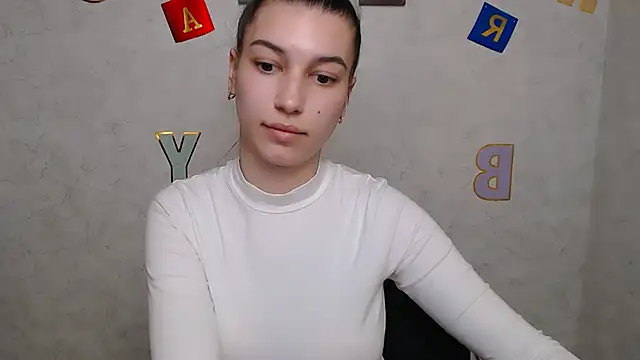 KarolinaRosse  online show from 03/11/25, 10:07