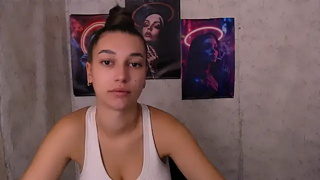 KarolinaRosse  online show from 09/18/25, 04:58