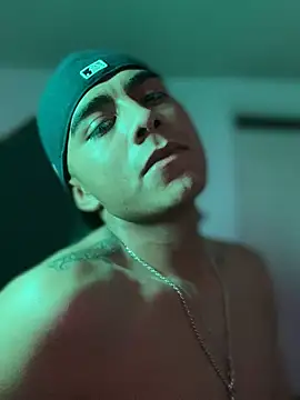 SkinnyHot444 online show from 12/06/24, 10:41