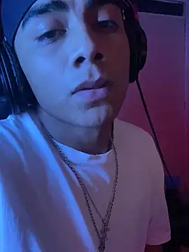 SkinnyHot444 online show from 12/15/24, 01:22