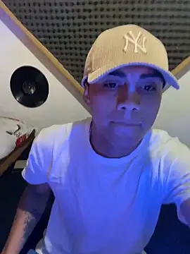 SkinnyHot444 online show from 02/08/25, 12:28