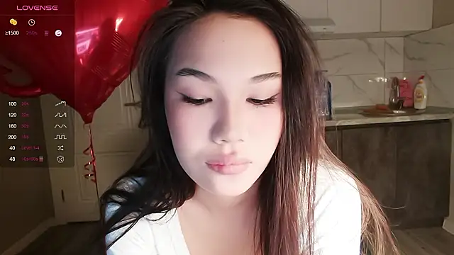 Snapshot of dragon_princesss chatting on 02/16/26, 01:18 dragon princesss online show from 02/16/26, 01:18