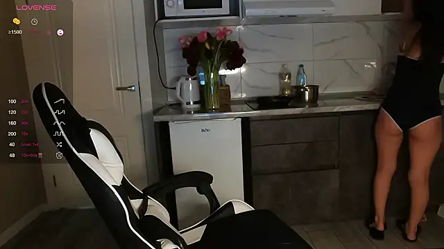 Snapshot of dragon_princesss chatting on 03/08/26, 07:01 dragon princesss online show from 03/08/26, 07:01