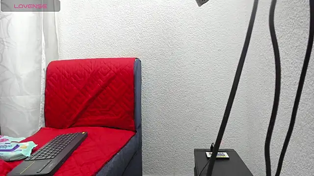 Snapshot of Saraa-restrepo chatting on 10/22/25, 04:13 Saraa-restrepo online show from 10/22/25, 04:13