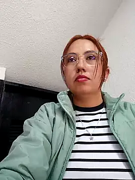 Snapshot of VIOLETA-25_ chatting on 02/06/25, 09:17 VIOLETA-25  online show from 02/06/25, 09:17