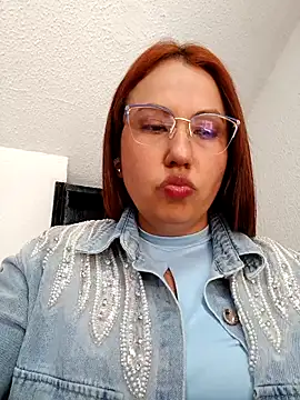 Snapshot of VIOLETA-25_ chatting on 02/15/25, 09:59 VIOLETA-25  online show from 02/15/25, 09:59