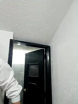 Snapshot of VIOLETA-25_ chatting on 02/23/25, 06:45 VIOLETA-25  online show from 02/23/25, 06:45