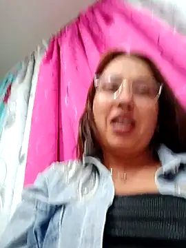 Snapshot of VIOLETA-25_ chatting on 03/04/25, 11:00 VIOLETA-25  online show from 03/04/25, 11:00