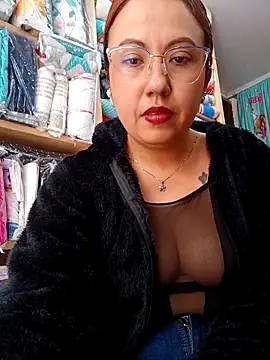 Snapshot of VIOLETA-25_ chatting on 03/07/25, 07:05 VIOLETA-25  online show from 03/07/25, 07:05