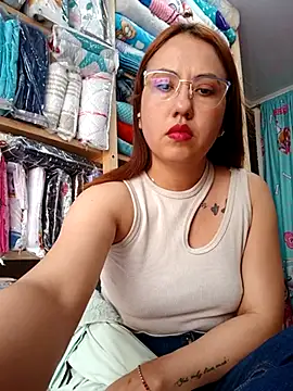 Snapshot of VIOLETA-25_ chatting on 03/08/25, 08:46 VIOLETA-25  online show from 03/08/25, 08:46