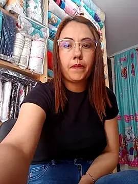Snapshot of VIOLETA-25_ chatting on 03/10/25, 06:56 VIOLETA-25  online show from 03/10/25, 06:56
