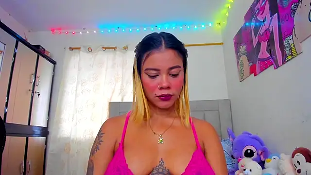 Snapshot of Miranda-brow chatting on 12/20/24, 09:50 Miranda-brow online show from 12/20/24, 09:50