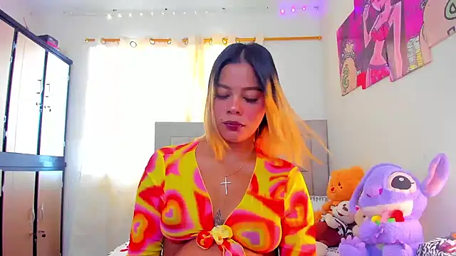 Snapshot of Miranda-brow chatting on 01/03/25, 05:31 Miranda-brow online show from 01/03/25, 05:31