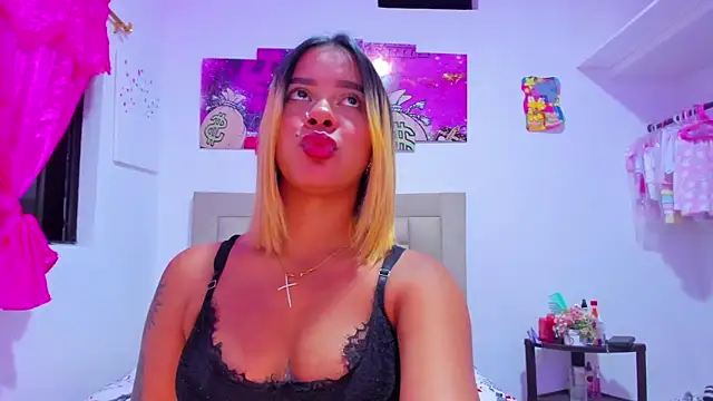 Snapshot of Miranda-brow chatting on 01/26/25, 04:51 Miranda-brow online show from 01/26/25, 04:51