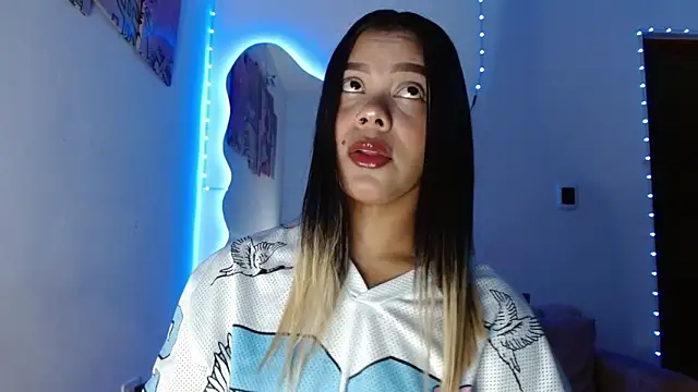 Snapshot of Miranda-brow chatting on 02/27/26, 04:12 Miranda-brow online show from 02/27/26, 04:12