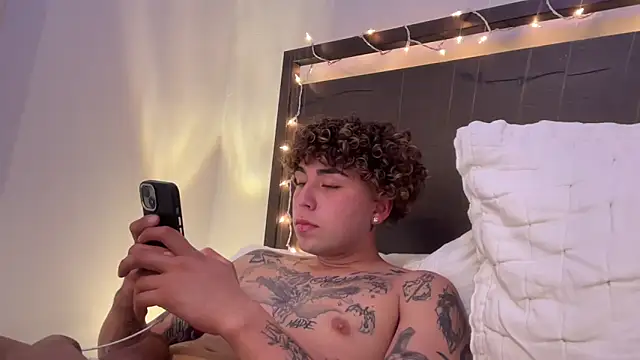 Youngjoshy online show from 12/25/24, 01:42