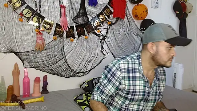 fetish padrino online show from 10/16/25, 05:47