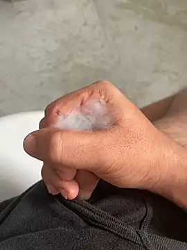 Snapshot of AbhishekFist chatting on 12/29/24, 12:45 AbhishekFist online show from 12/29/24, 12:45