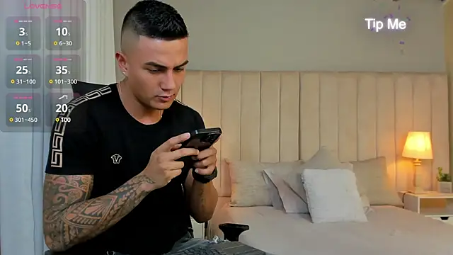 Snapshot of Aron_Bolt chatting on 01/12/25, 03:39 Aron Bolt online show from 01/12/25, 03:39