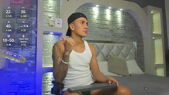 Snapshot of Aron_Bolt chatting on 01/17/25, 01:24 Aron Bolt online show from 01/17/25, 01:24