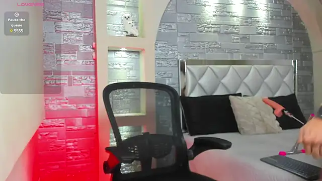 Snapshot of Aron_Bolt chatting on 01/29/25, 02:42 Aron Bolt online show from 01/29/25, 02:42