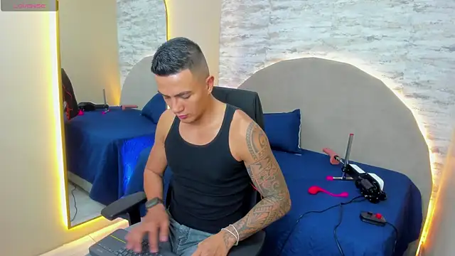 Snapshot of Aron_Bolt chatting on 01/30/25, 09:14 Aron Bolt online show from 01/30/25, 09:14