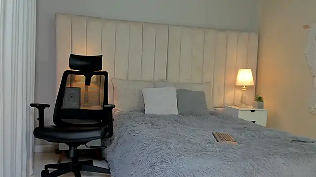 Snapshot of Aron_Bolt chatting on 03/11/25, 03:37 Aron Bolt online show from 03/11/25, 03:37