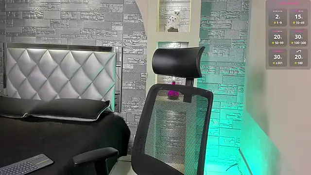 Snapshot of Aron_Bolt chatting on 03/19/25, 04:36 Aron Bolt online show from 03/19/25, 04:36