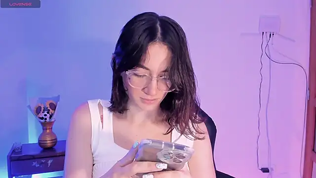 Snapshot of haanna_thompsoon chatting on 12/27/24, 06:42 haanna thompsoon online show from 12/27/24, 06:42