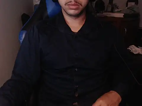 Snapshot of anjonoturno1 chatting on 11/17/25, 06:19 anjonoturno1 online show from 11/17/25, 06:19