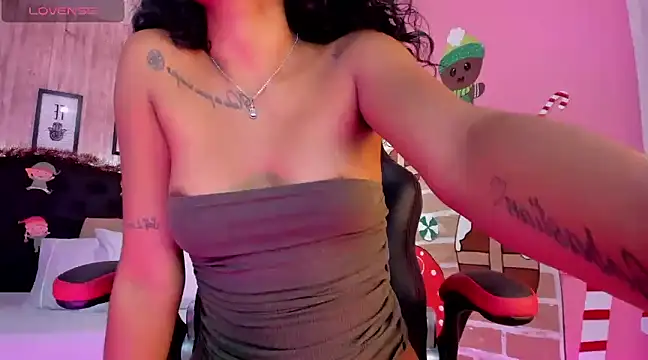 Snapshot of Edelaine_rogers chatting on 12/12/24, 09:48 Edelaine rogers online show from 12/12/24, 09:48