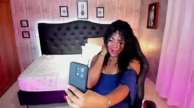 Snapshot of Edelaine_rogers chatting on 03/08/25, 04:34 Edelaine rogers online show from 03/08/25, 04:34