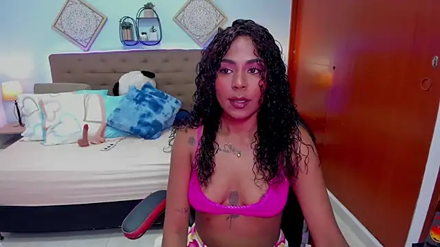 Snapshot of Edelaine_rogers chatting on 11/06/25, 05:30 Edelaine rogers online show from 11/06/25, 05:30