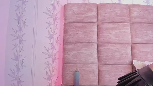 Snapshot of HazelMoret chatting on 02/07/25, 06:02 HazelMoret online show from 02/07/25, 06:02