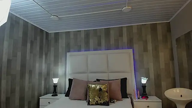 Snapshot of HazelMoret chatting on 02/11/25, 11:54 HazelMoret online show from 02/11/25, 11:54