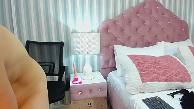 Snapshot of HazelMoret chatting on 02/26/25, 02:57 HazelMoret online show from 02/26/25, 02:57