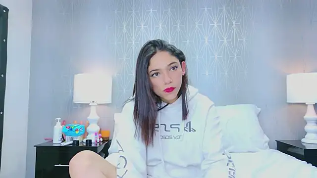 Snapshot of HazelMoret chatting on 02/08/26, 03:37 HazelMoret online show from 02/08/26, 03:37