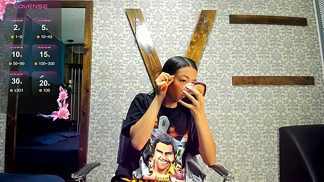 Snapshot of Mia_scarlet69 chatting on 02/05/25, 12:17 Mia scarlet69 online show from 02/05/25, 12:17