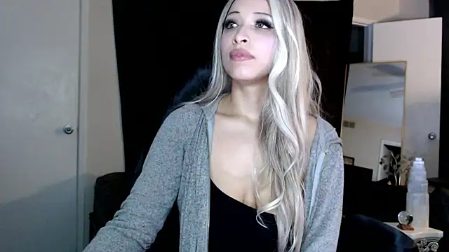 liadivina online show from 03/12/25, 07:46