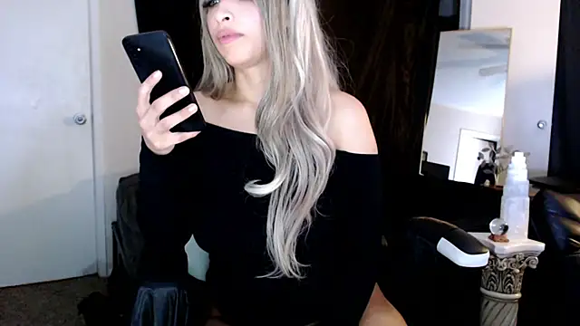 liadivina online show from 03/13/25, 10:05