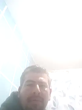 Snapshot of arongomez125 chatting on 12/22/25, 08:33 arongomez125 online show from 12/22/25, 08:33