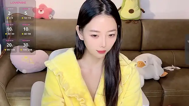 Snapshot of Yilin1999 chatting on 12/29/24, 05:44 Yilin1999 online show from 12/29/24, 05:44