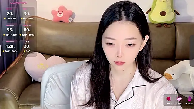 Snapshot of Yilin1999 chatting on 01/24/25, 12:31 Yilin1999 online show from 01/24/25, 12:31