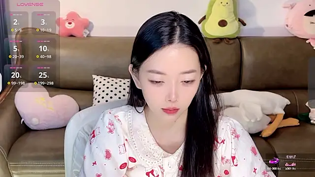 Snapshot of Yilin1999 chatting on 01/26/25, 10:57 Yilin1999 online show from 01/26/25, 10:57